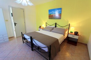 4 camere, ferro/asse da stiro