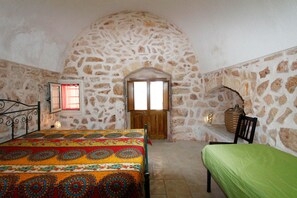 4 bedrooms, iron/ironing board