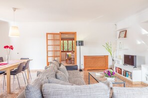 TV - Villa Caülls for 10 persons with swimming pool and near Palma (Marratxi)