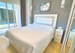 1 chambre, fer et planche à repasser, Wi-Fi, draps fournis