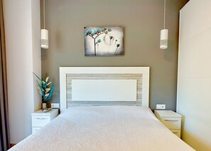 1 chambre, fer et planche à repasser, Wi-Fi, literie fournie