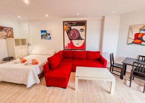 1 chambre, fer et planche à repasser, Wi-Fi, draps fournis