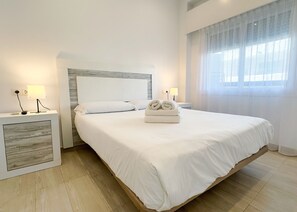 2 chambres, fer et planche à repasser, Wi-Fi gratuit, draps fournis