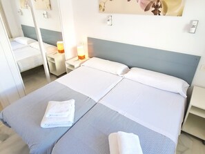 1 habitación, tabla de planchar con plancha, internet y ropa de cama 
