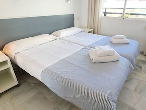 1 chambre, fer et planche à repasser, Wi-Fi gratuit, draps fournis