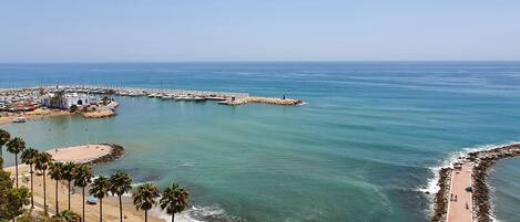 Sur la plage, serviettes de plage