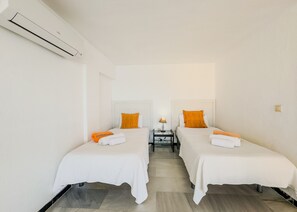 1 habitación, tabla de planchar con plancha, wifi y ropa de cama 