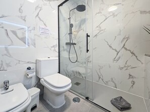 Bathtub, bidet, towels