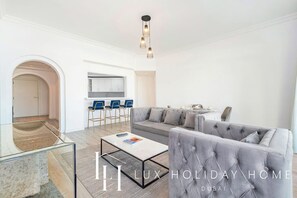 Deluxe Apartment | Living area