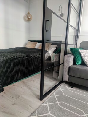 1 bedroom, travel cot, free WiFi, bed sheets