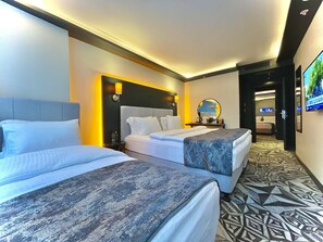 Family Room | Draps italiens de Frette, literie de qualité, minibar