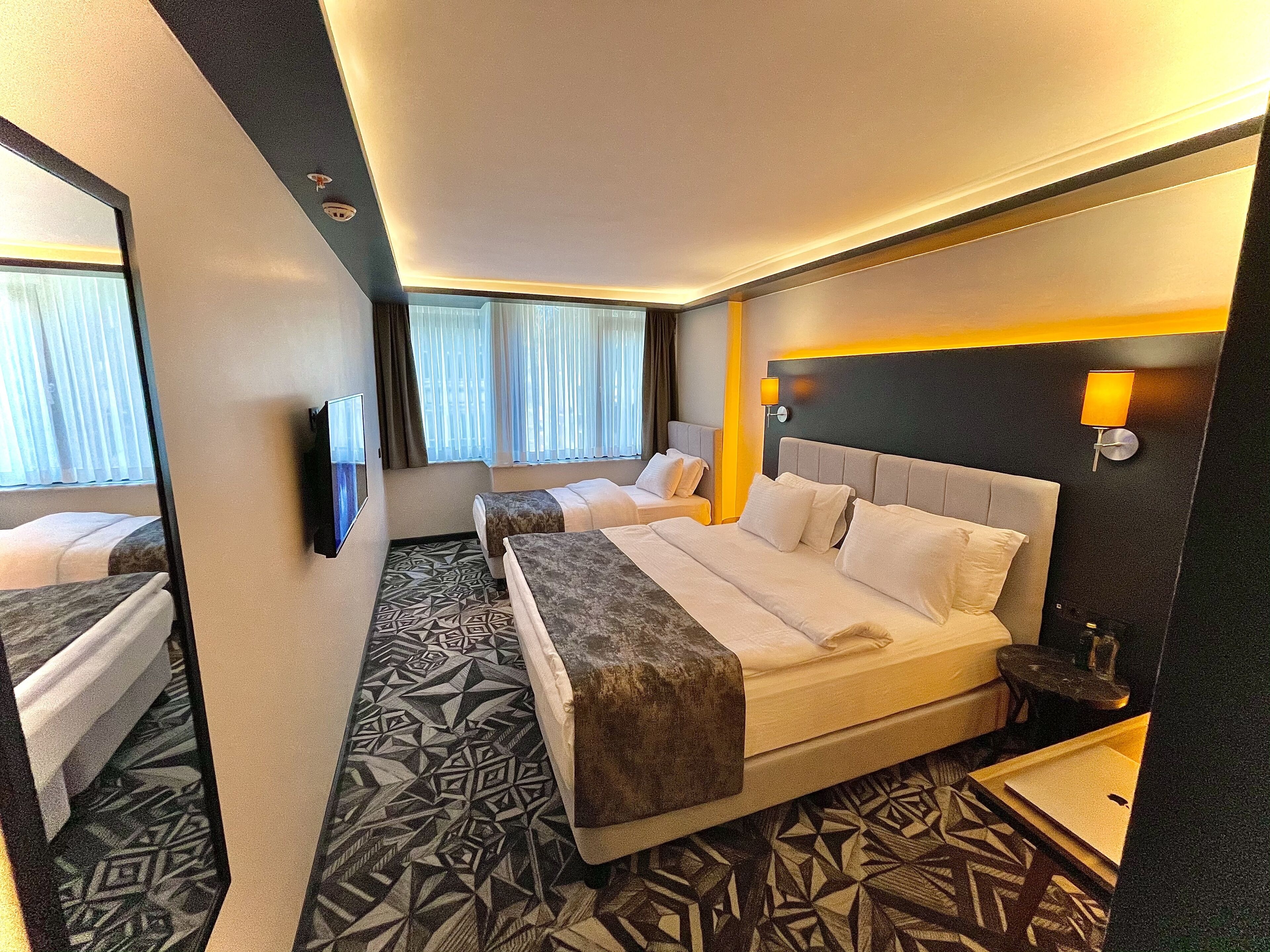 standard triple room | premium bedding, minibar, in-room safe, desk