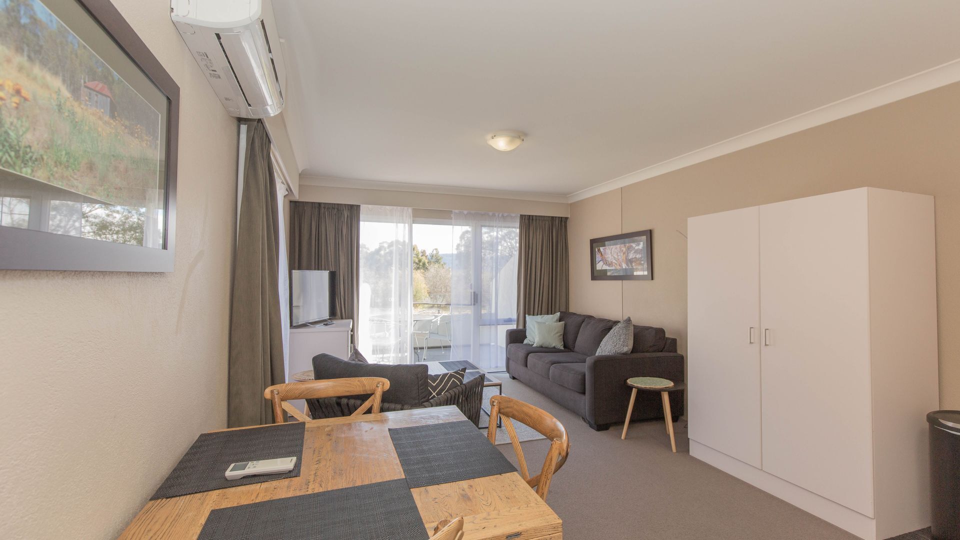 Horizons - 501/10 Kosciuszko Rd — image 2