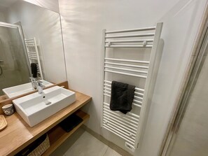 Bathtub, hair dryer, towels, soap