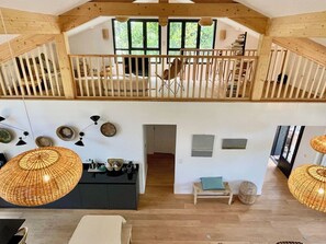 A spacious loft with a balcony, wooden beams, and large woven light fixtures. - Modern Villa with Cap Ferret feeling A0306 (Lège-Cap-Ferret)
