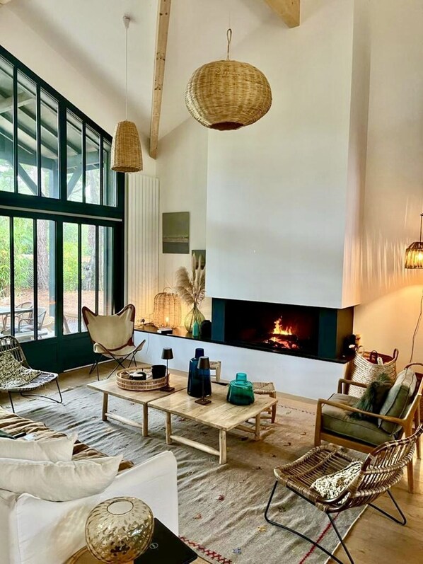 TV, fireplace, ping pong