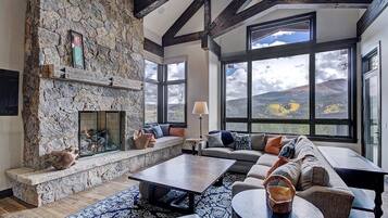 House, 6 Bedrooms | Living area
