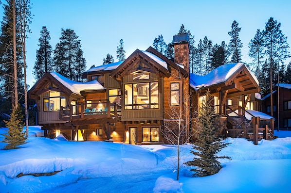 House, 6 Bedrooms | Exterior