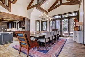 House, 6 Bedrooms | Tempat makan