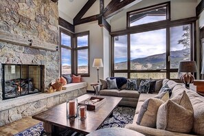 하우스, 침실 6개 | 거실 공간