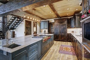 하우스, 침실 6개 | 전용 주방