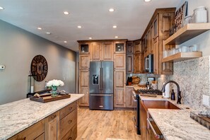 Townhome, 4 Bedrooms | Private kitchen | Fridge, oven, coffee/tea maker, toaster