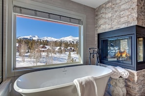 House, 4 Bedrooms | Bathroom | Towels, shampoo