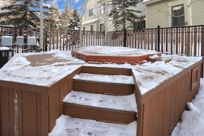 Condo, 3 Bedrooms | Property grounds