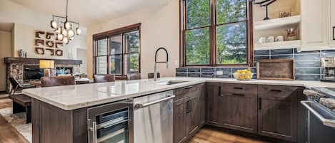 Condo, 3 Bedrooms | Private kitchen