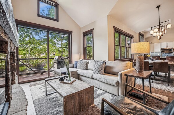 Condo, 3 Bedrooms | Living area