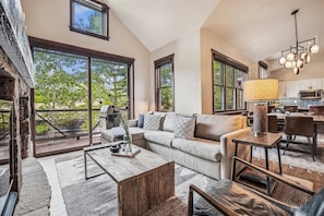 Condo, 3 Bedrooms | Living area