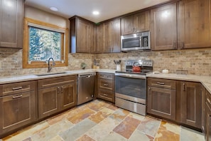 Maison, 4 chambres | Cuisine privée | Réfrigérateur, four, cafetière/bouilloire, grille-pain