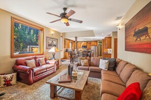 Maison, 5 chambres | Coin séjour