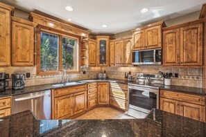 Maison, 5 chambres | Cuisine privée | Réfrigérateur, cafetière/bouilloire