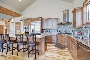 House, 4 Bedrooms | Private kitchen | Fridge, oven, coffee/tea maker, toaster