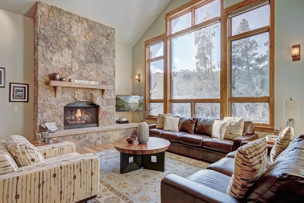House, 4 Bedrooms | Living area