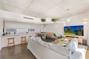 TV, offices - Luxury 5-floor Unit with Ocean Views near Beach (Caloundra)