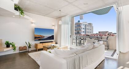 Luxury 5-floor Unit with Ocean Views near Beach