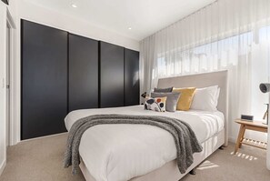 4 bedrooms, desk, iron/ironing board, bed sheets