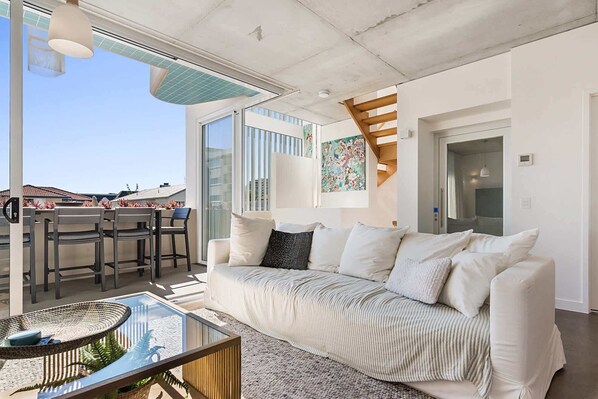 TV, offices - Luxury 5-floor Unit with Ocean Views near Beach (Caloundra)