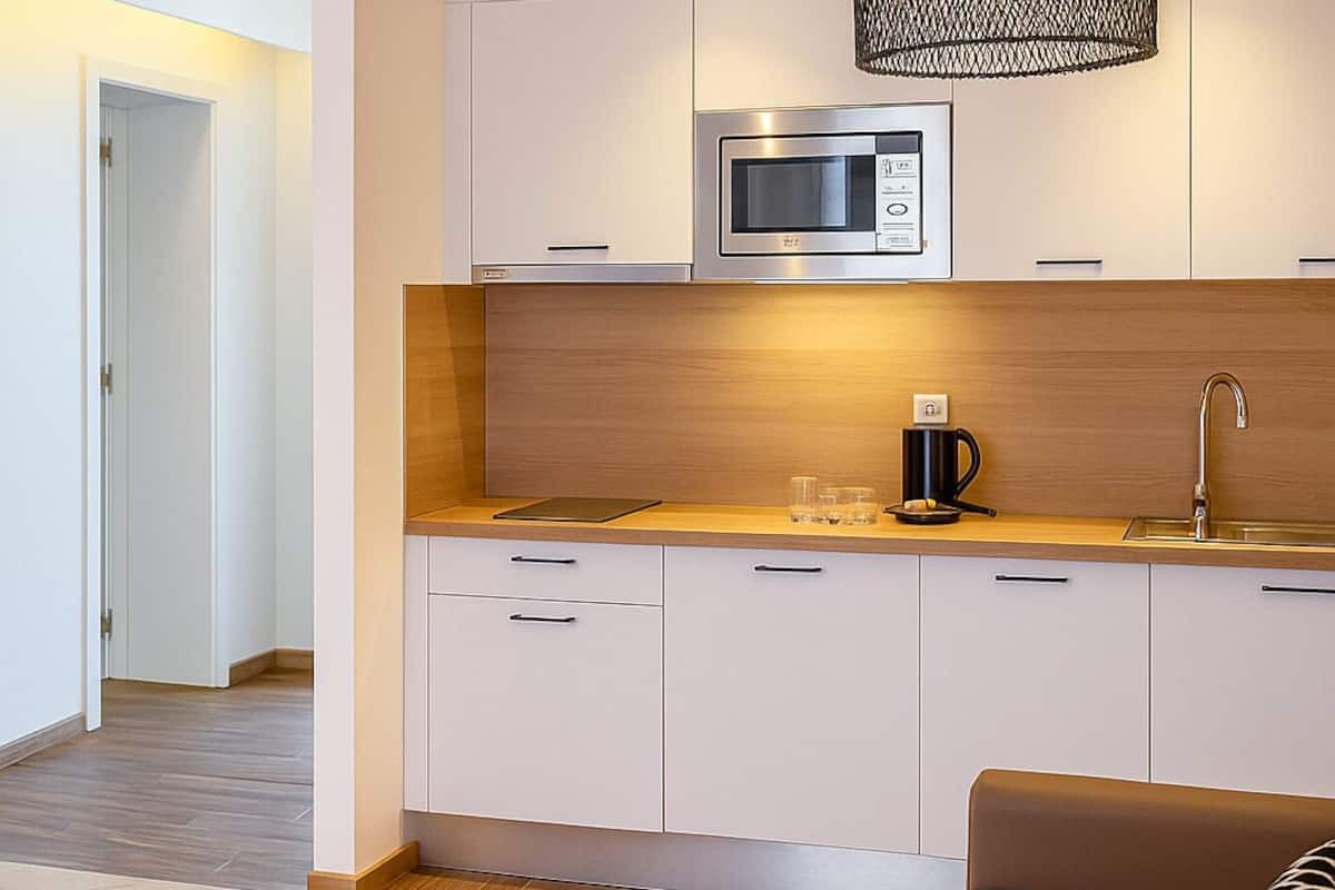 standard apartment (1 adult) | private kitchen | mini-fridge, microwave, stovetop, toaster