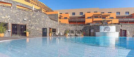 2 outdoor pools, open 10:00 AM to 6:00 PM, pool umbrellas, pool loungers