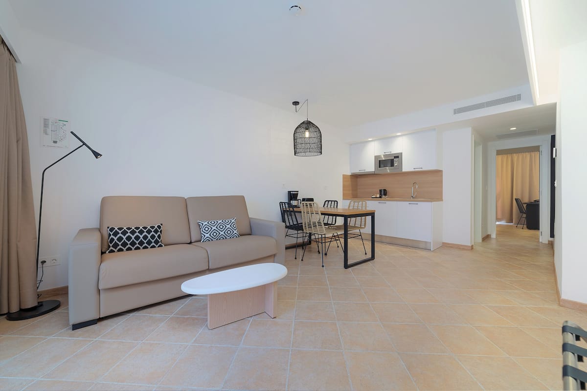 Peti sejuk mini, ketuhar gelombang mikro, dapur, pembakar roti