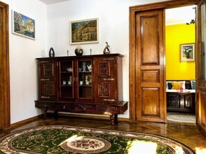 House | Living area | 30-inch TV with digital channels - Unique Old Town Home 2min to Beach & Harbour (Constanta)