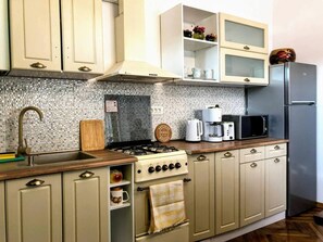 Casa | Cucina privata | Frigorifero, microonde, forno, piano cottura