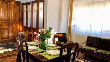 House | Private kitchen | Fridge, microwave, oven, stovetop