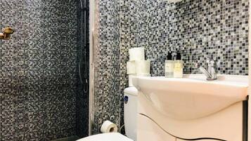 Nhà | Phòng tắm | Buồng tắm vòi sen, đồ dùng nhà tắm miễn phí, máy sấy tóc, khăn tắm