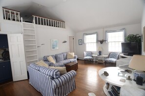 TV - Truro Hilltop Sanctuary: A Captain's Retreat with Bay Views (2214) (Plymouth)