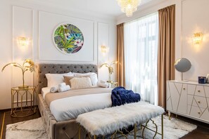 1 habitación, tabla de planchar con plancha y cuna de viaje 