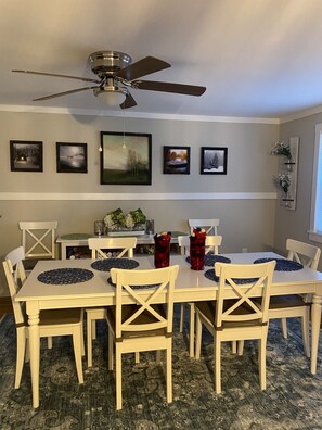 Dining - Cottage on Partridge Pond (Westminster)
